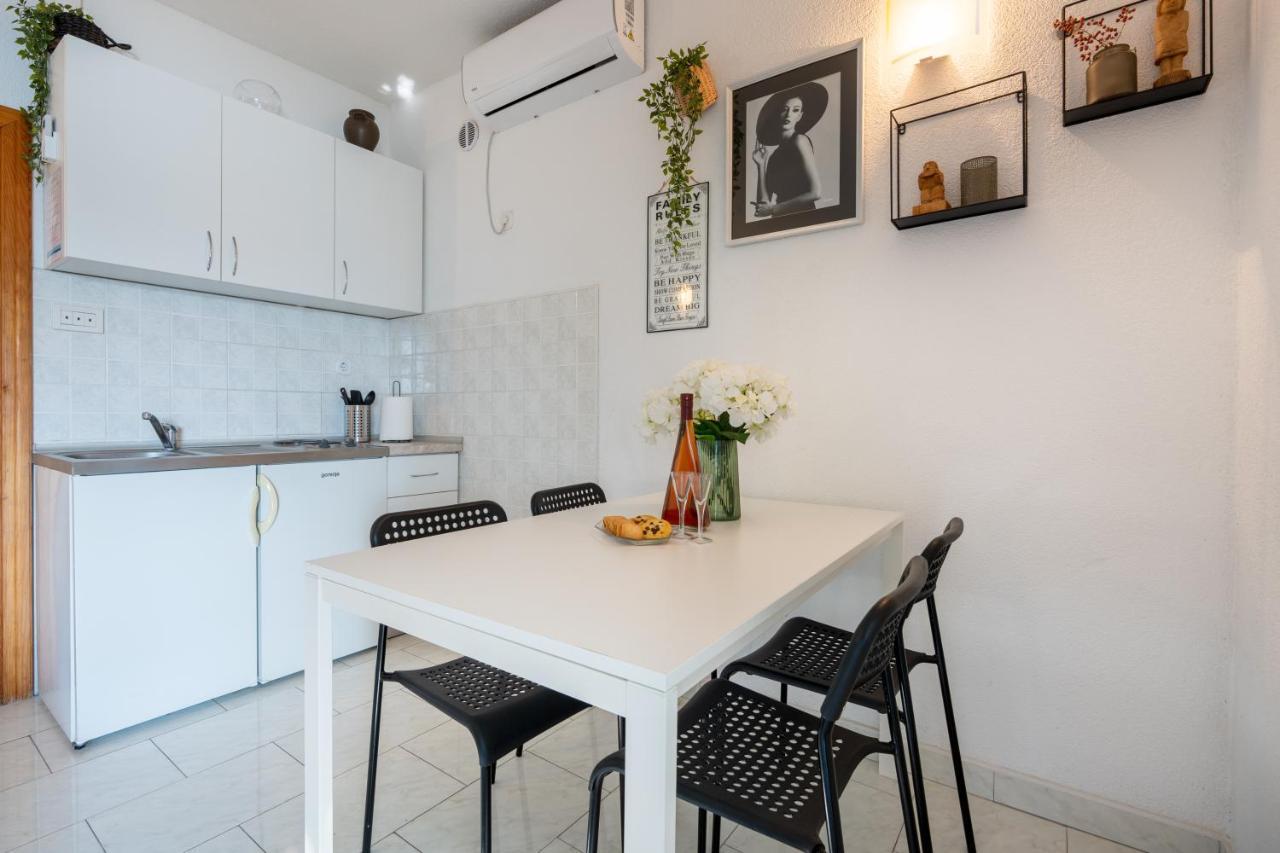 Angela & Marco'S Apartments เนอุม ภายนอก รูปภาพ