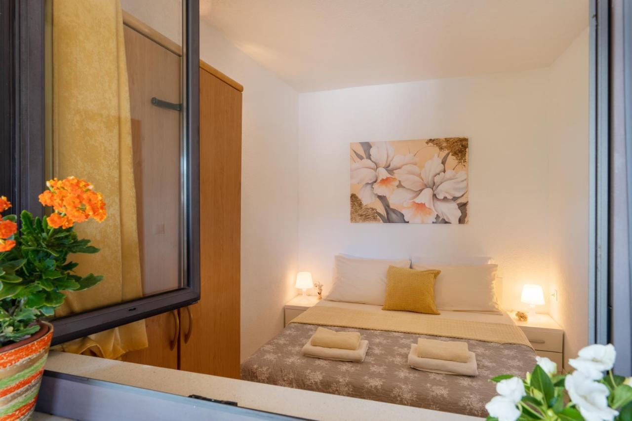 Angela & Marco'S Apartments เนอุม ภายนอก รูปภาพ