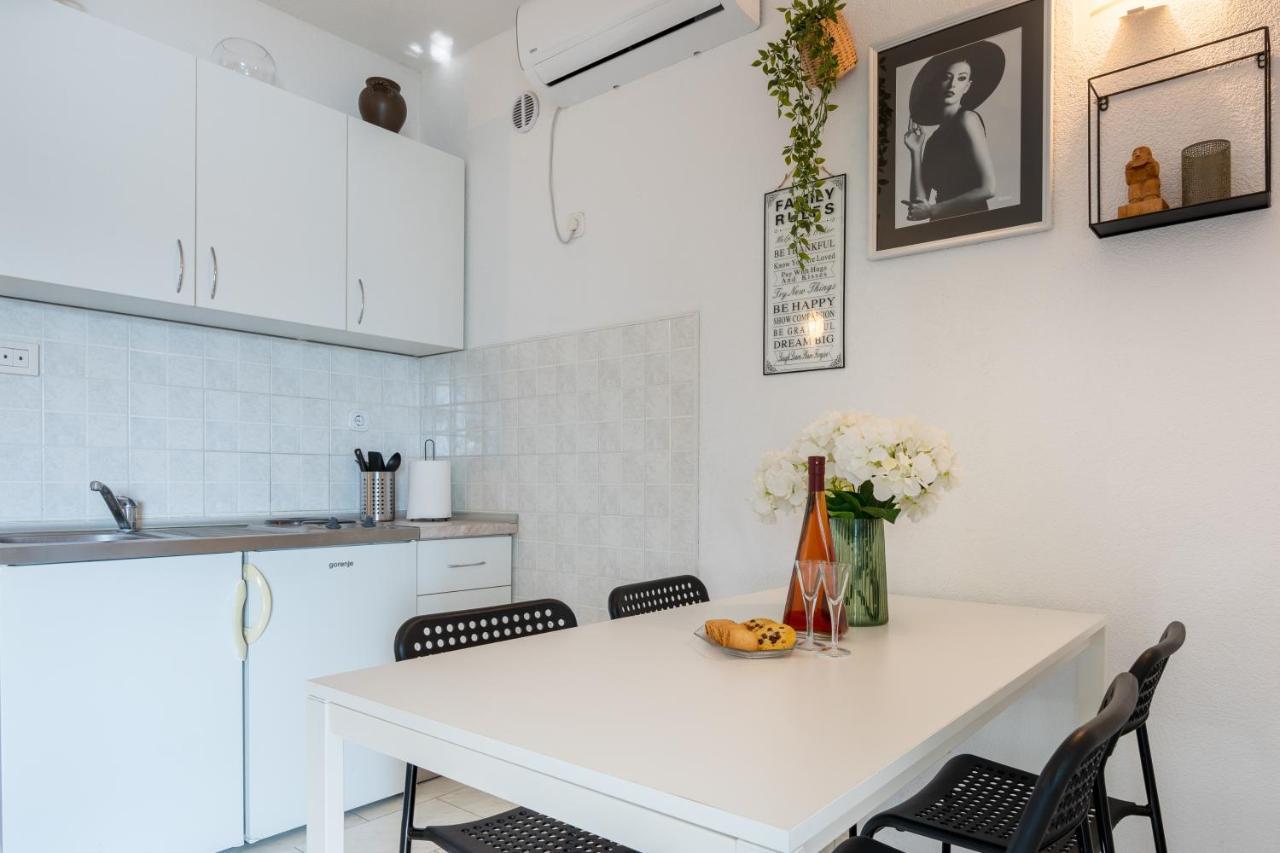 Angela & Marco'S Apartments เนอุม ภายนอก รูปภาพ