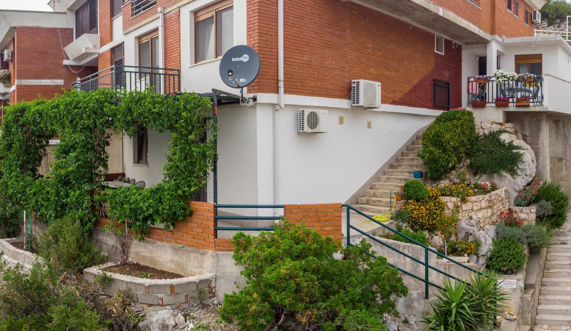 Angela & Marco'S Apartments เนอุม ภายนอก รูปภาพ